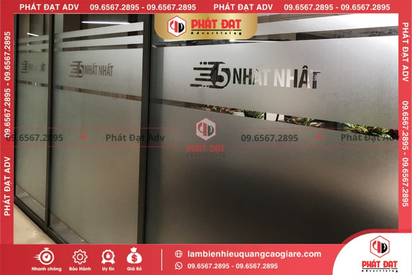 Cắt dán decal mờ cho phòng khám, bệnh viện