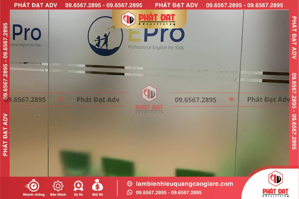 Có dịch vụ thiết kế và cắt decal theo yêu cầu